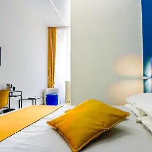 Guest house V10 - Vanvitelli 10, Naples